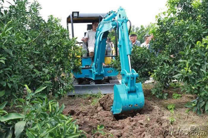 小型挖掘機(jī)安全操作規(guī)程